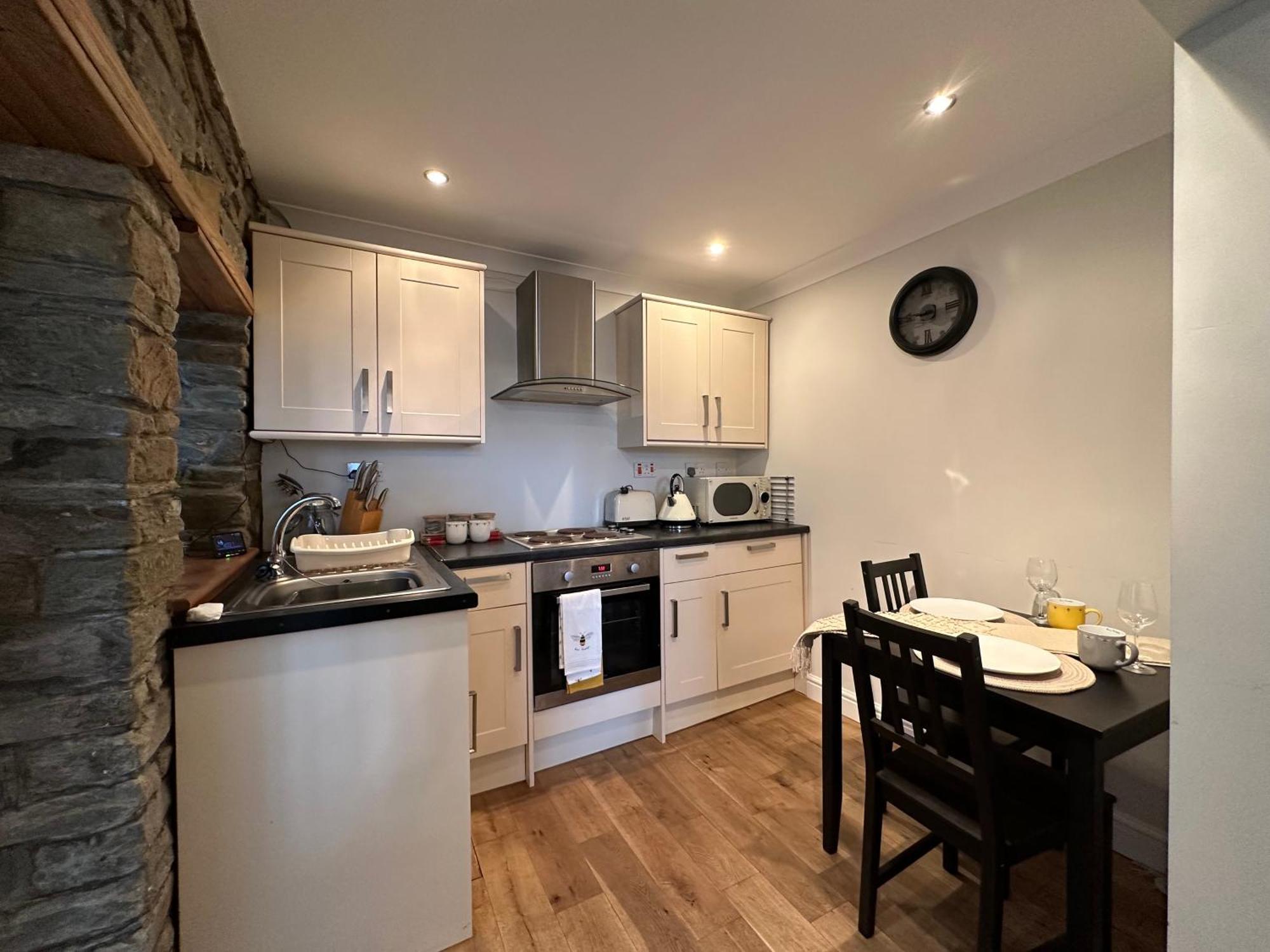 The Cosy Cottage Retreat! Perfect For Contractors, Relocators, Getaway Лантрисант Екстериор снимка